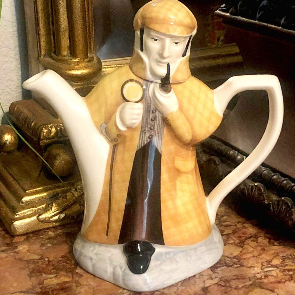 NWT JAMES SADLER England Collectible Sherlock Holmes Teapot w Lid Figurine